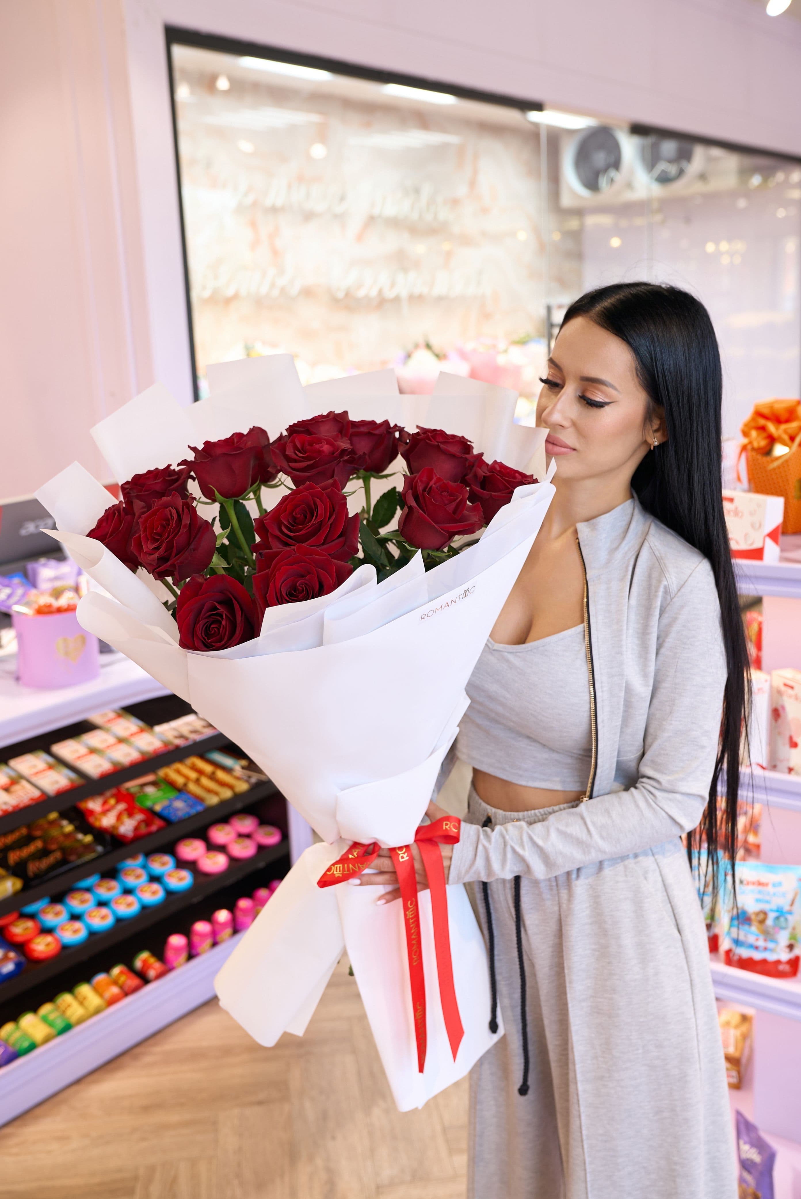 15 высоких красных голландских роз премиум